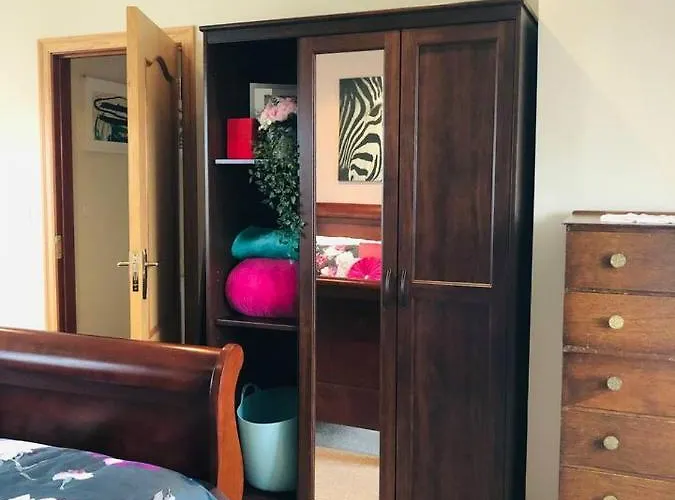 Connemara. 3 Bedroom, 8 Bed, *