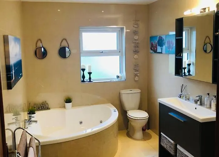 Connemara. 3 Bedroom, 8 Bed,