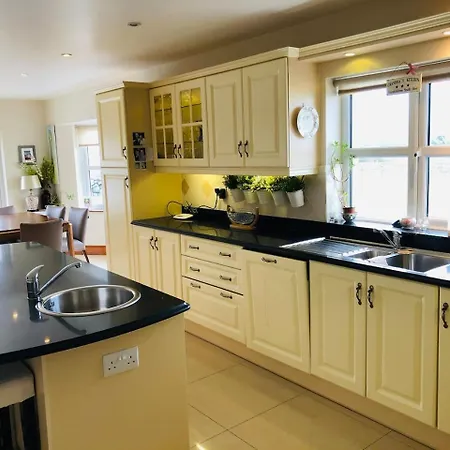 Connemara. 3 Bedroom, 8 Bed, *