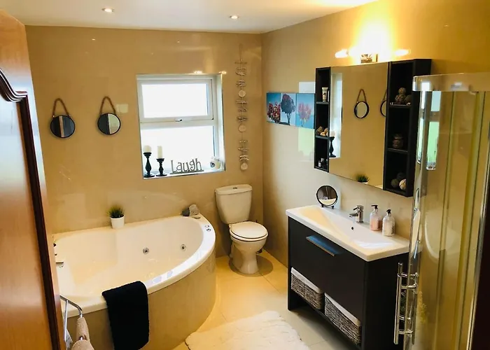 Connemara. 3 Bedroom, 8 Bed,