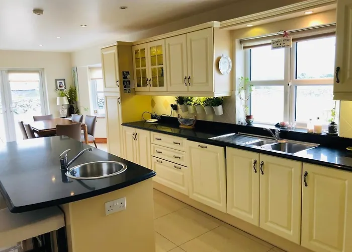 Connemara. 3 Bedroom, 8 Bed, *