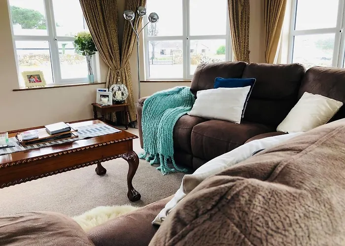 Connemara. 3 Bedroom, 8 Bed,