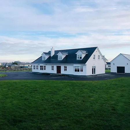 Connemara. 3 Bedroom, 8 Bed, Galway