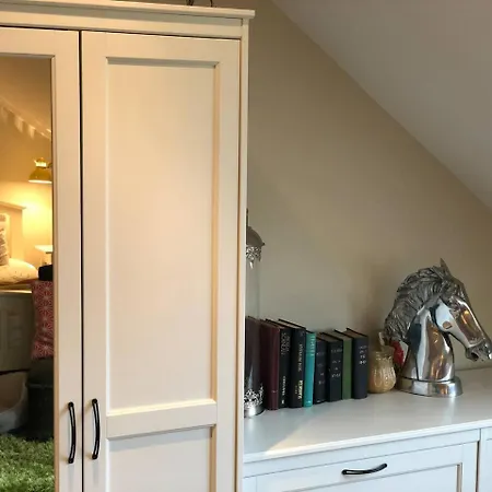 Connemara. 3 Bedroom, 8 Bed,